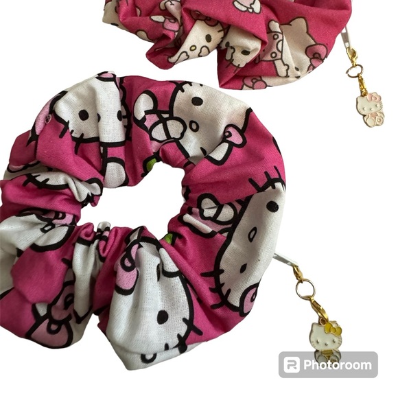 Hello Kitty zipper scrunchie hand made USA pink cotton rare print summer must - Picture 3 of 3